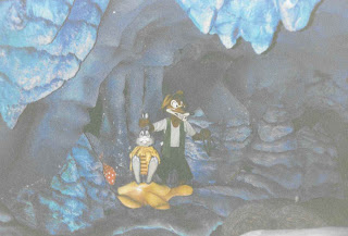 Brer Fox Holding Brer Rabbit In a Beehive Splash Mountain Magic Mountain Walt Disney World Brer Fox Holding Brer Rabbit In a Beehive Splash Mountain Magic Mountain Walt Disney World