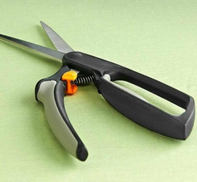 المقص الأوتوماتيكي