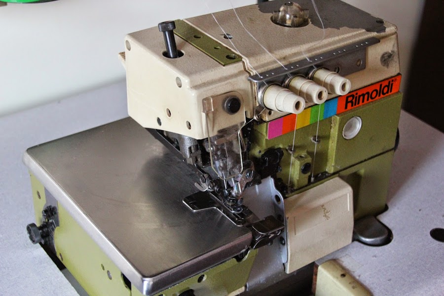 maquina de coser overlock costura. Clases de costura gratis