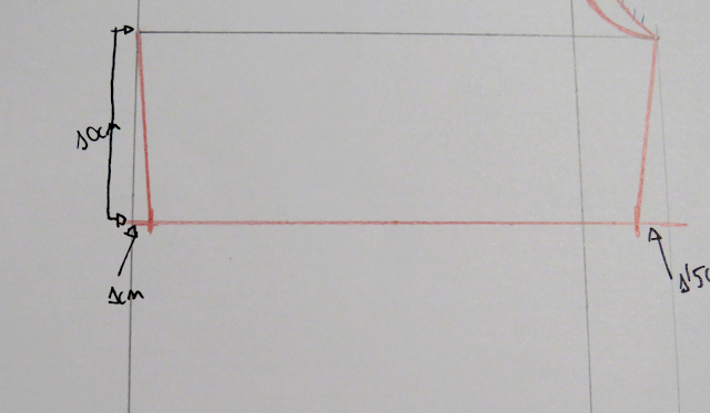 Marcada de 1cm en el bajo por la parte del costado en el patrón