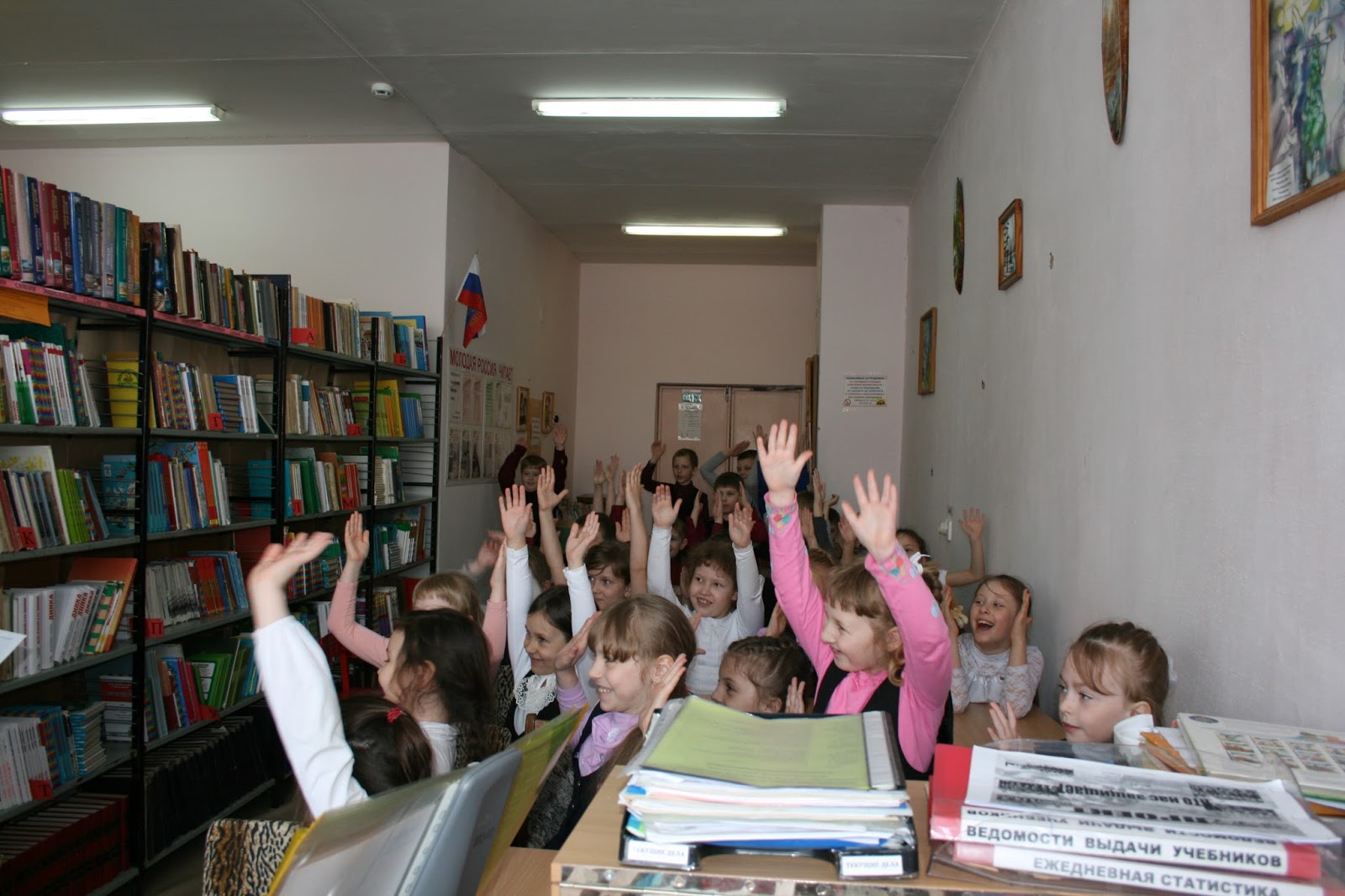 Эротика библиотекарша достает книгу с верхней полки фото 426-936 Эротика библиотекарша достает книгу с верхней полки фото 426-936