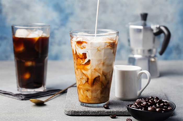 Skinny Iced Vanilla Latte Coffee Recipe - Everything Pretty