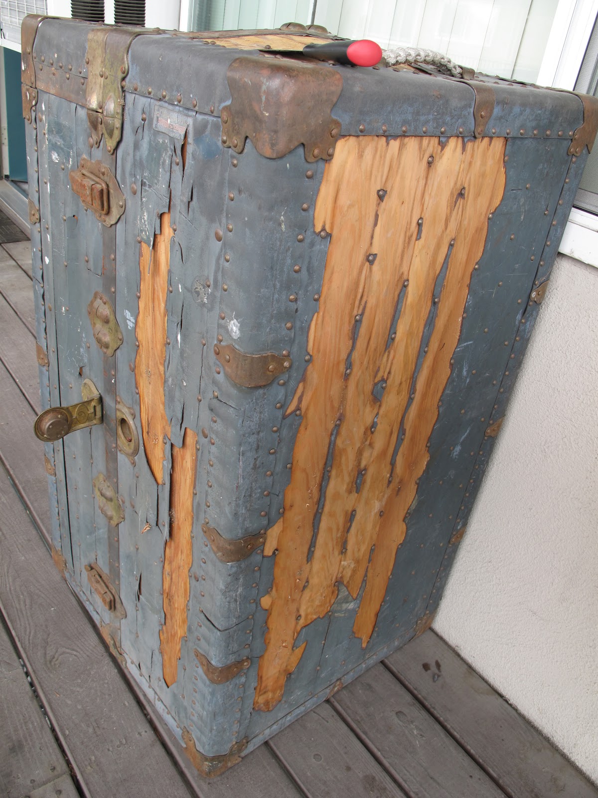 The Craftastrophe Goal 8 Steamer Trunk Bar