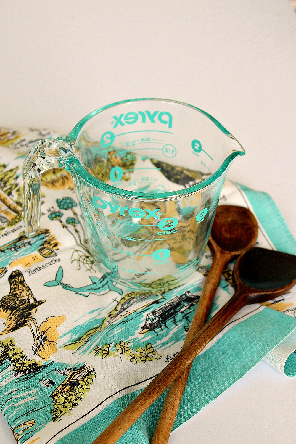 20 Turquoise Kitchen Accessories to Love Dans le Lakehouse