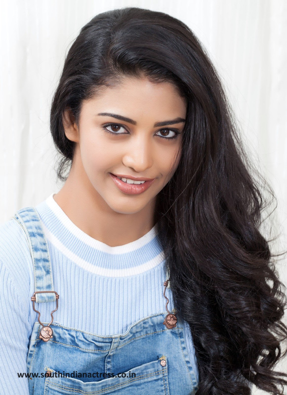 Daksha Nagarkar Photo Shoot In Jeans South Indian Actress
