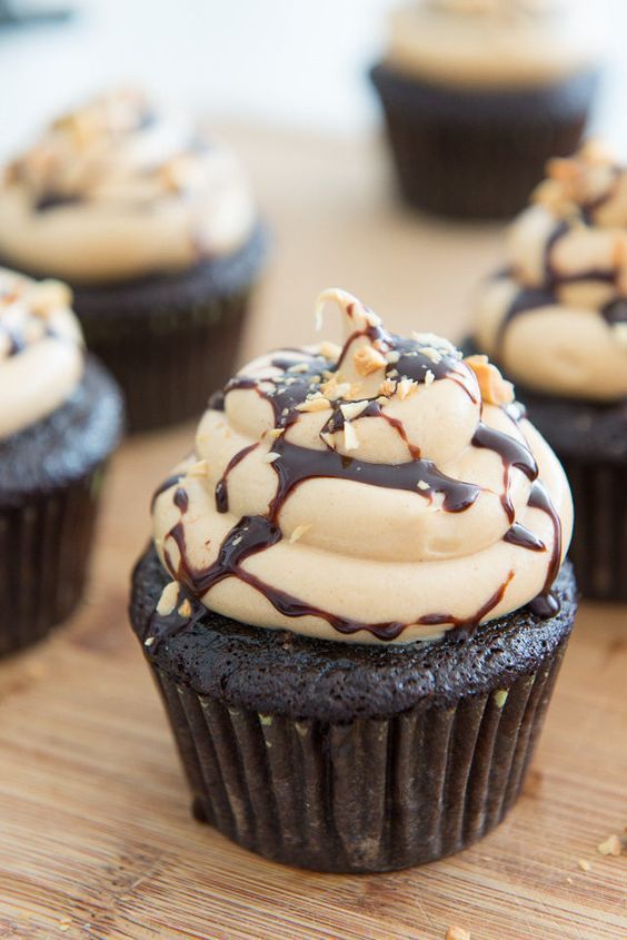 Super Moist Ultimate Chocolate Cupcakes simpledeleciousfoods