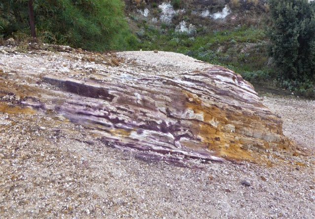 rocce multicolori cava caolino lipari