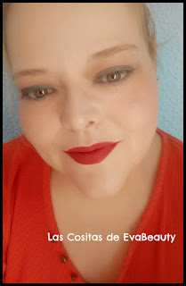 Look con maquillaje Futurist Hydra Rescue SPF45 de Estee Lauder en Notino