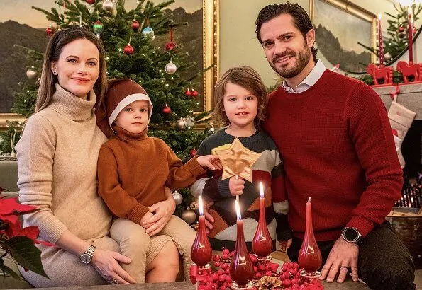 Princess Sofia wore a new knitted dress from Andiata, and palm leaf gold ring from Emma Israelsson Stockholm. Prince Alexander and Prince Gabriel