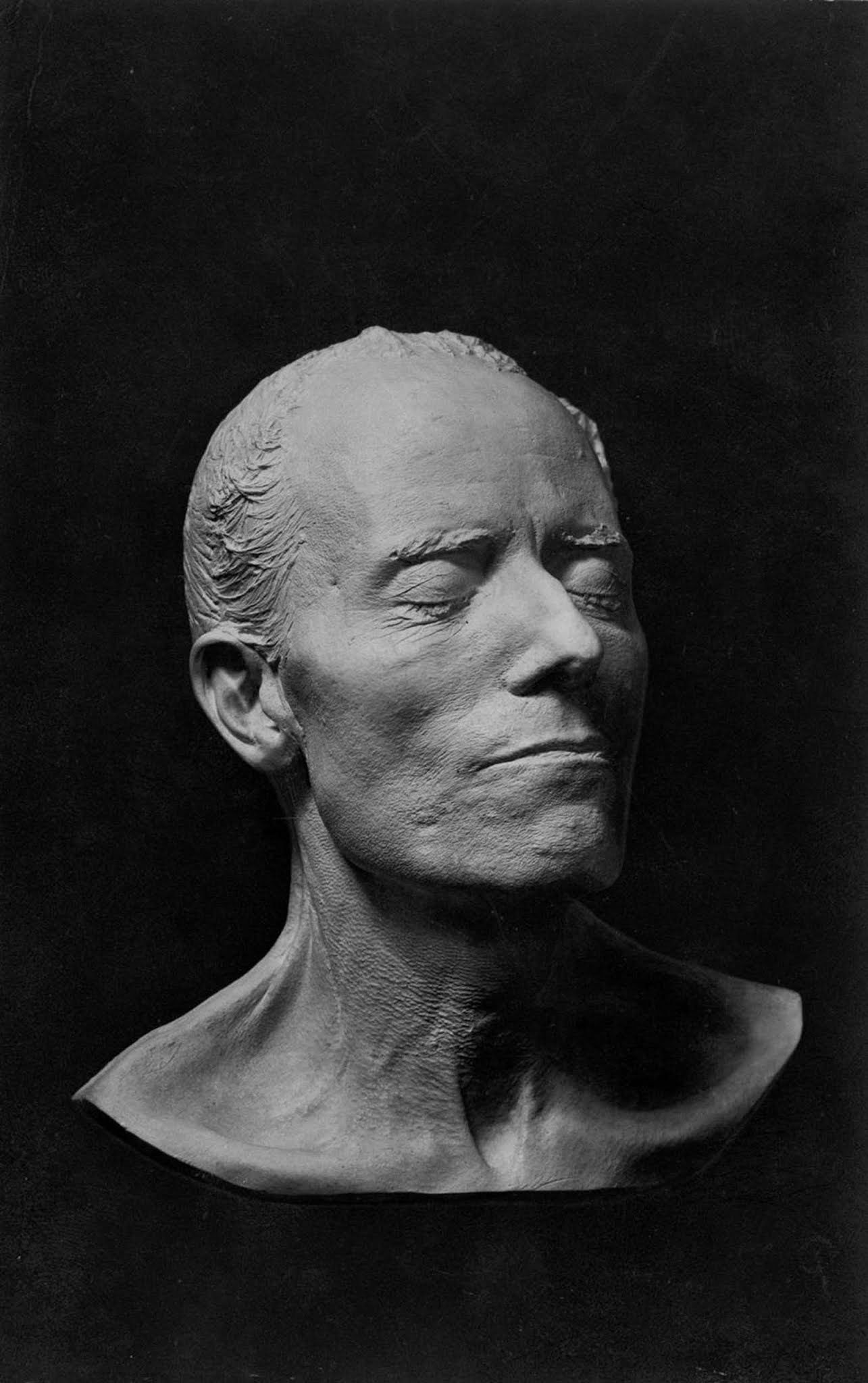 haunting photo collection of famous people's death masks, - Rare Photos