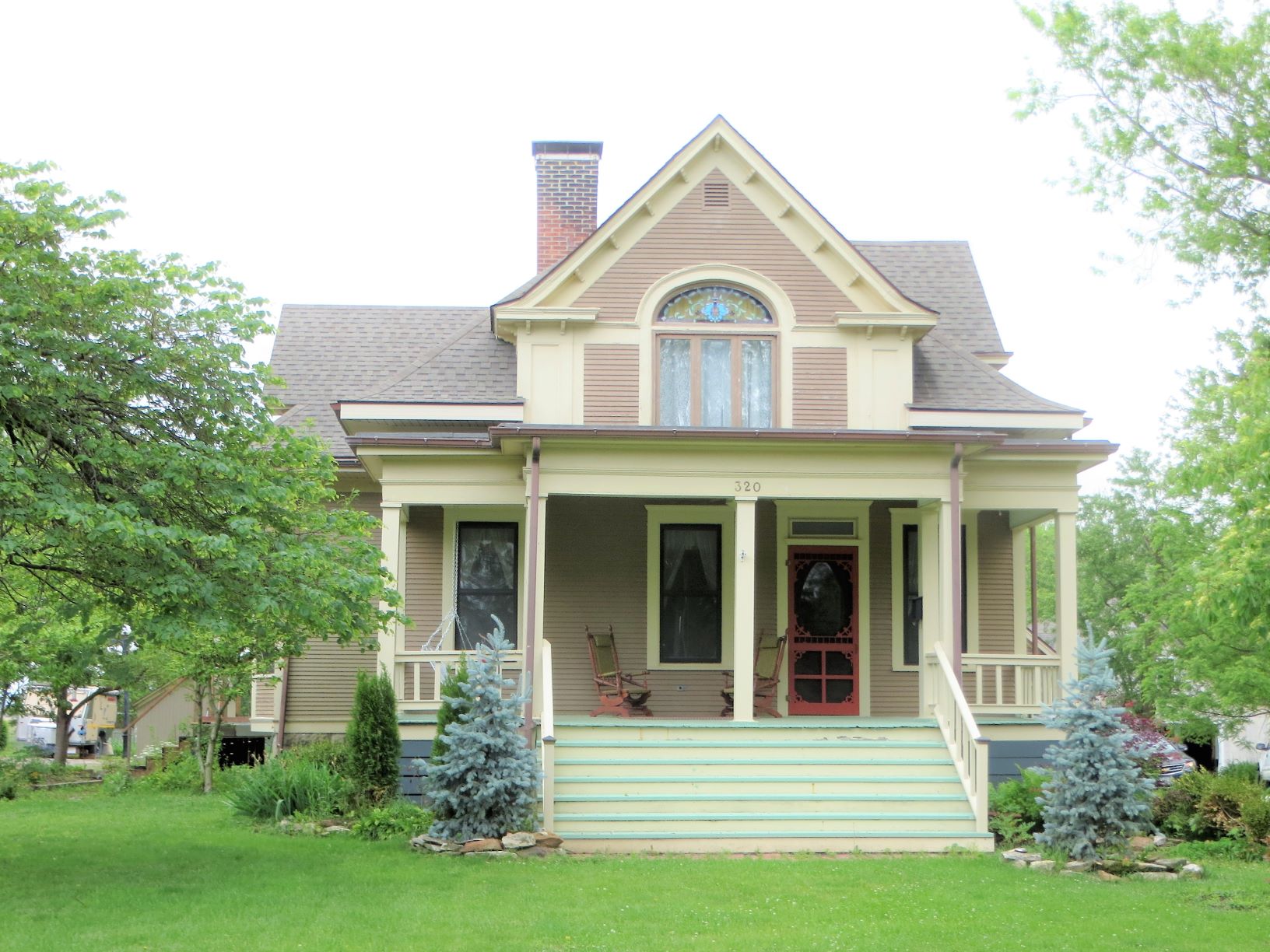 Travel Bug Shelbina, Missouri Walk and a Major Priceline Hotel SNAFU