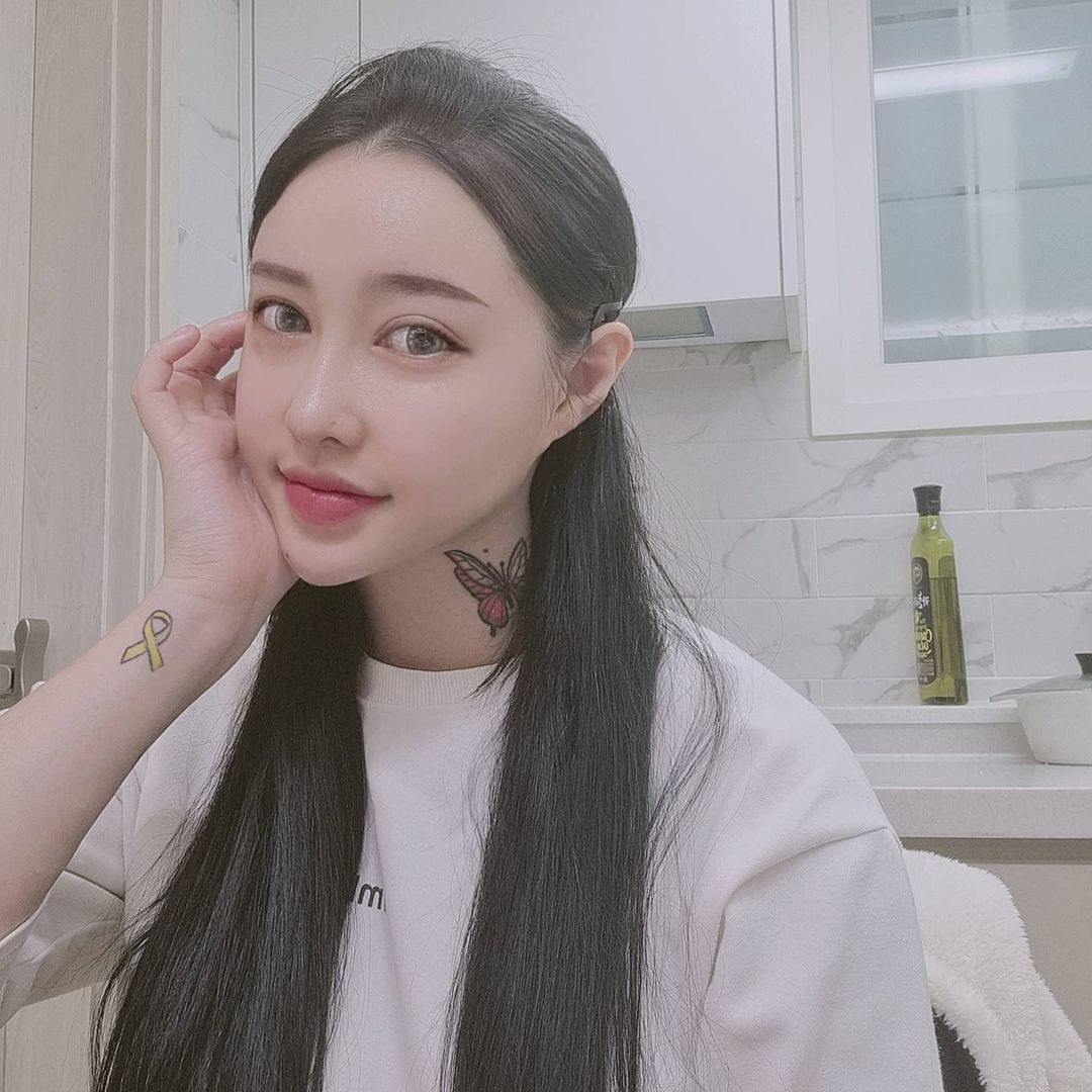 Yoo-jung Ii & Yoo Jung Ii Discover.