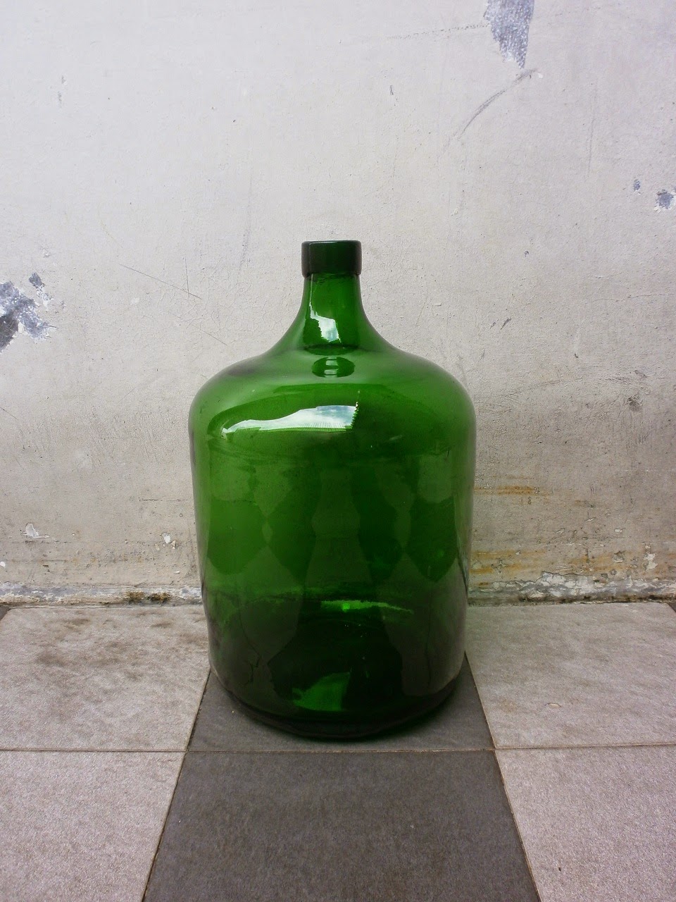 Antikpisan: Botol Jumbo Antik Warna Hijau Tua ( SOLD OUT / TERJUAL )