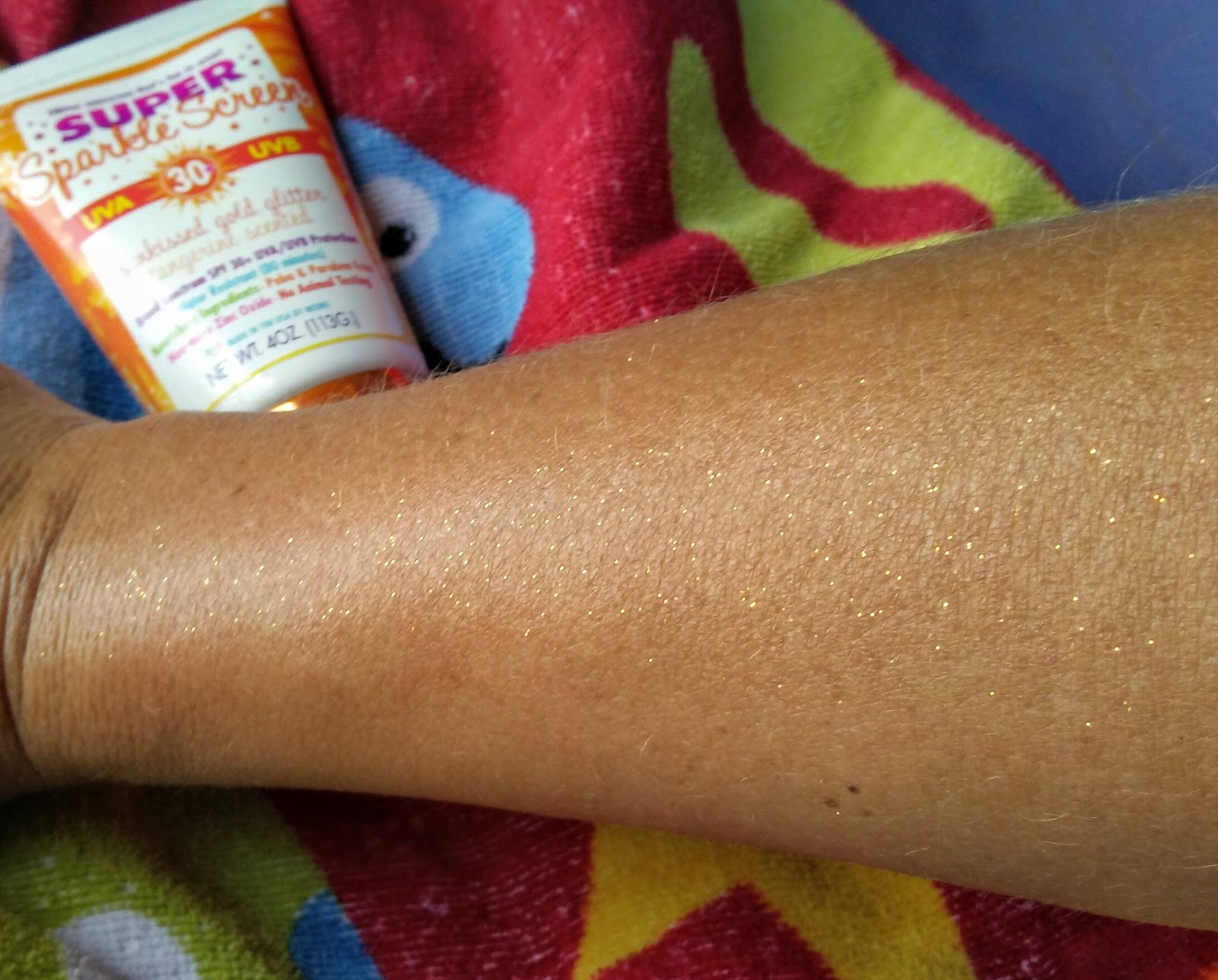 Mom Knows Best Glitter Sunscreen Makes Applying Sunscreen Fun