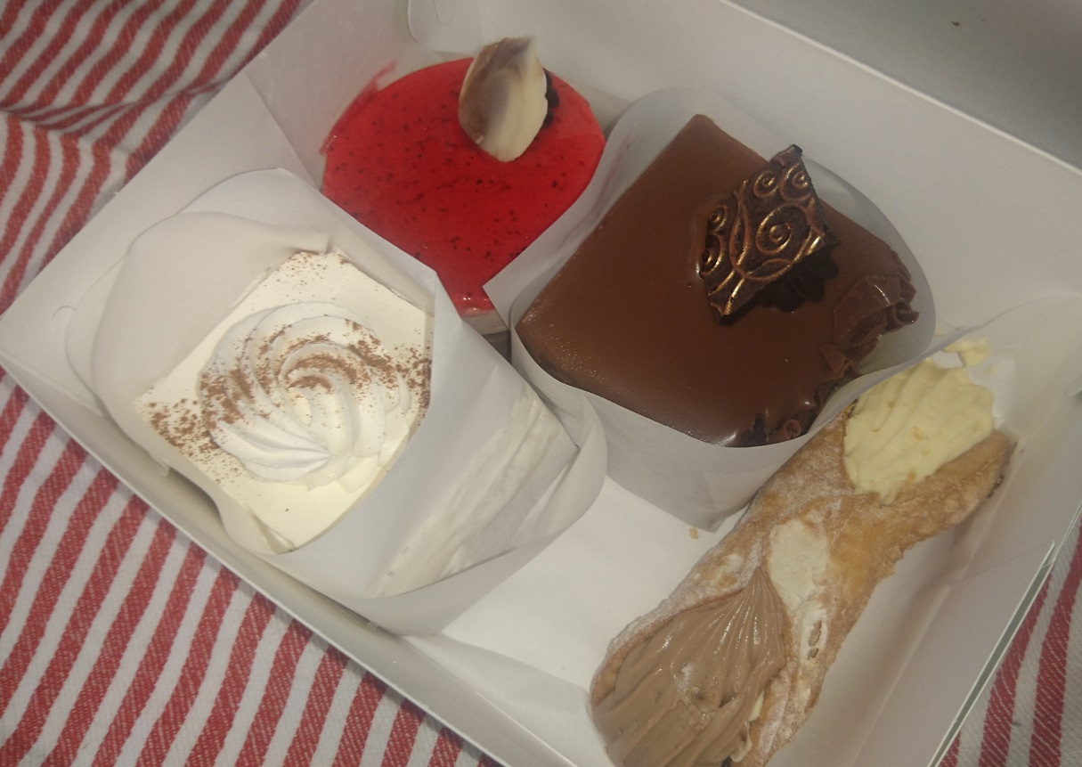 Vanilla Cakes and Lounge, Oakleigh by Bureaucrat Eat and Be Merry Crew