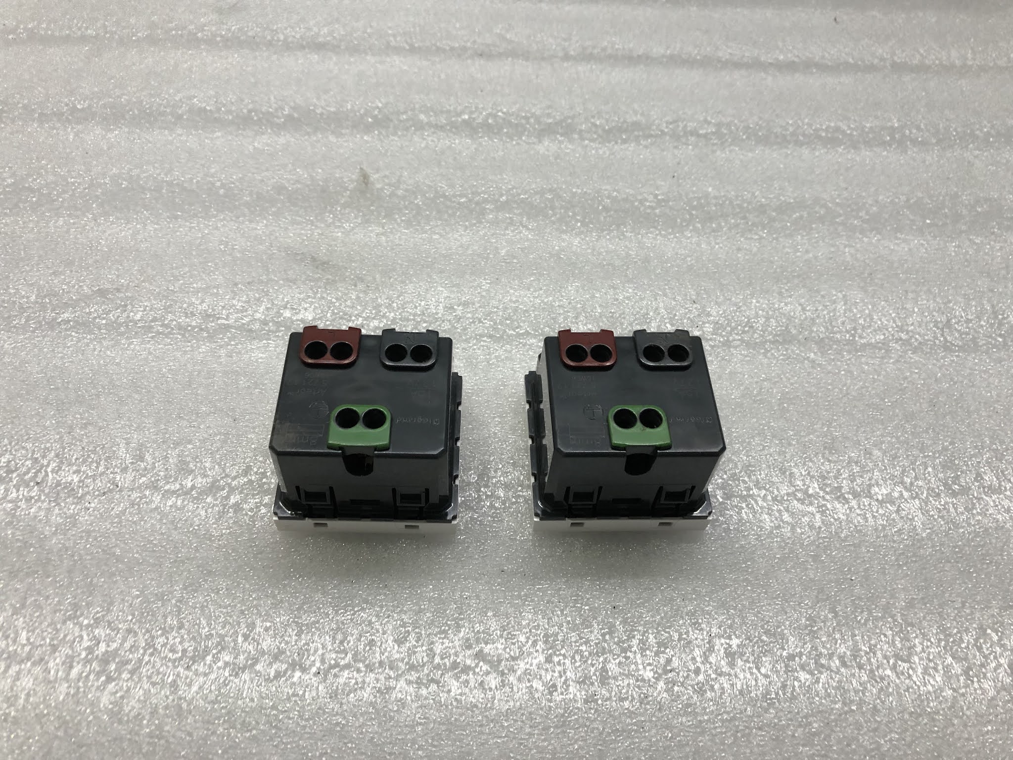 legrand-5-721-17-american-type-socket-15a-127v