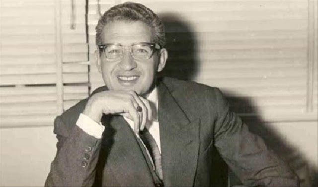 اقتباسات و أقوال للكاتب المصري إحسان عبد القدوس اقتباسات و أقوال للكاتب المصري إحسان عبد القدوس مقولة حكمه اقتباس من كتاب تحميل روايات كتب رواية pdf حكم الأدب العالمي
