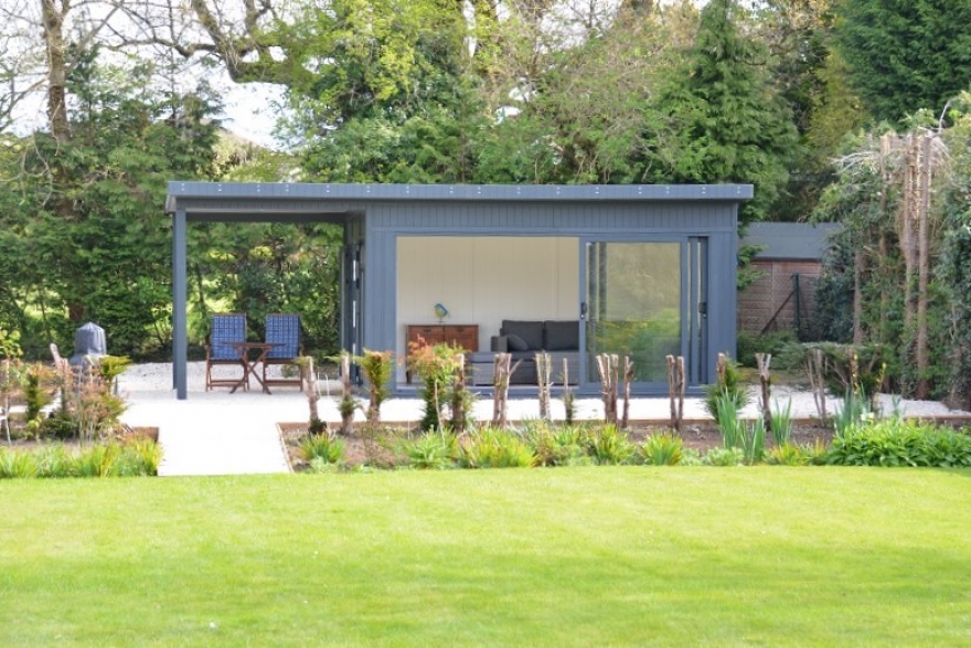 Shedworking Garden room with side overhang