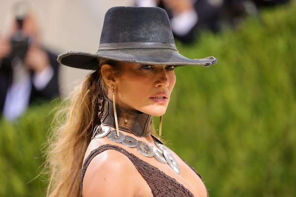  Jennifer Lopez, impacta con su look en la Gala del Met 2021 (+FOTOS)