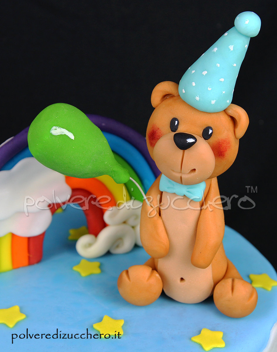 Torta decorata per il 1° compleanno di un bimbo con orsetto e