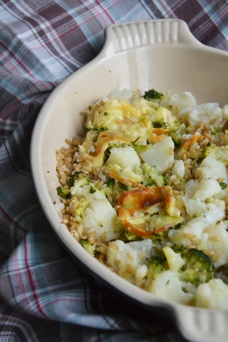 insalata calda di avena con cavolfiori, broccoli e provola affumicata