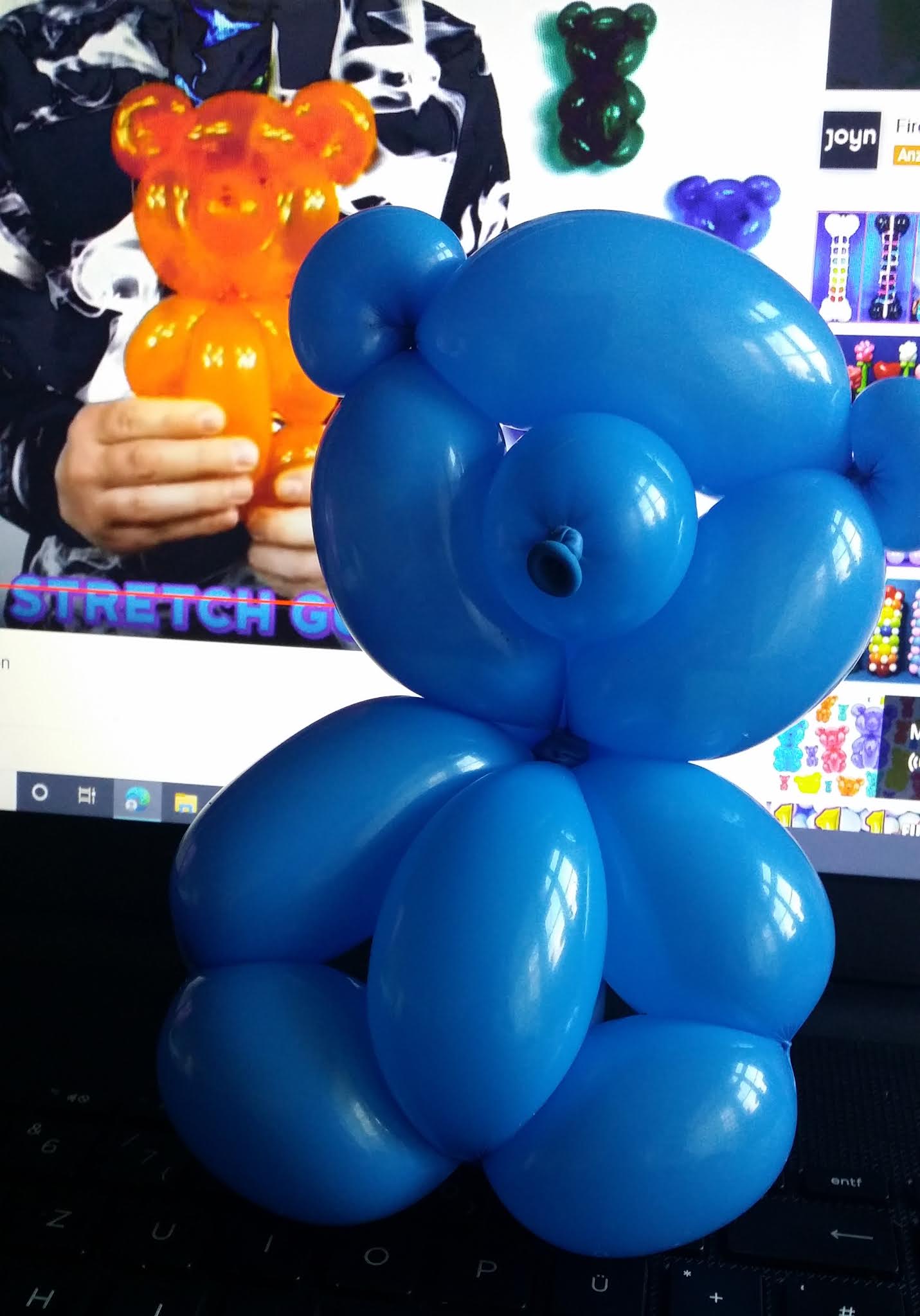 Ballondekorationen selber machen. Der Dreh mit dem Luftballon