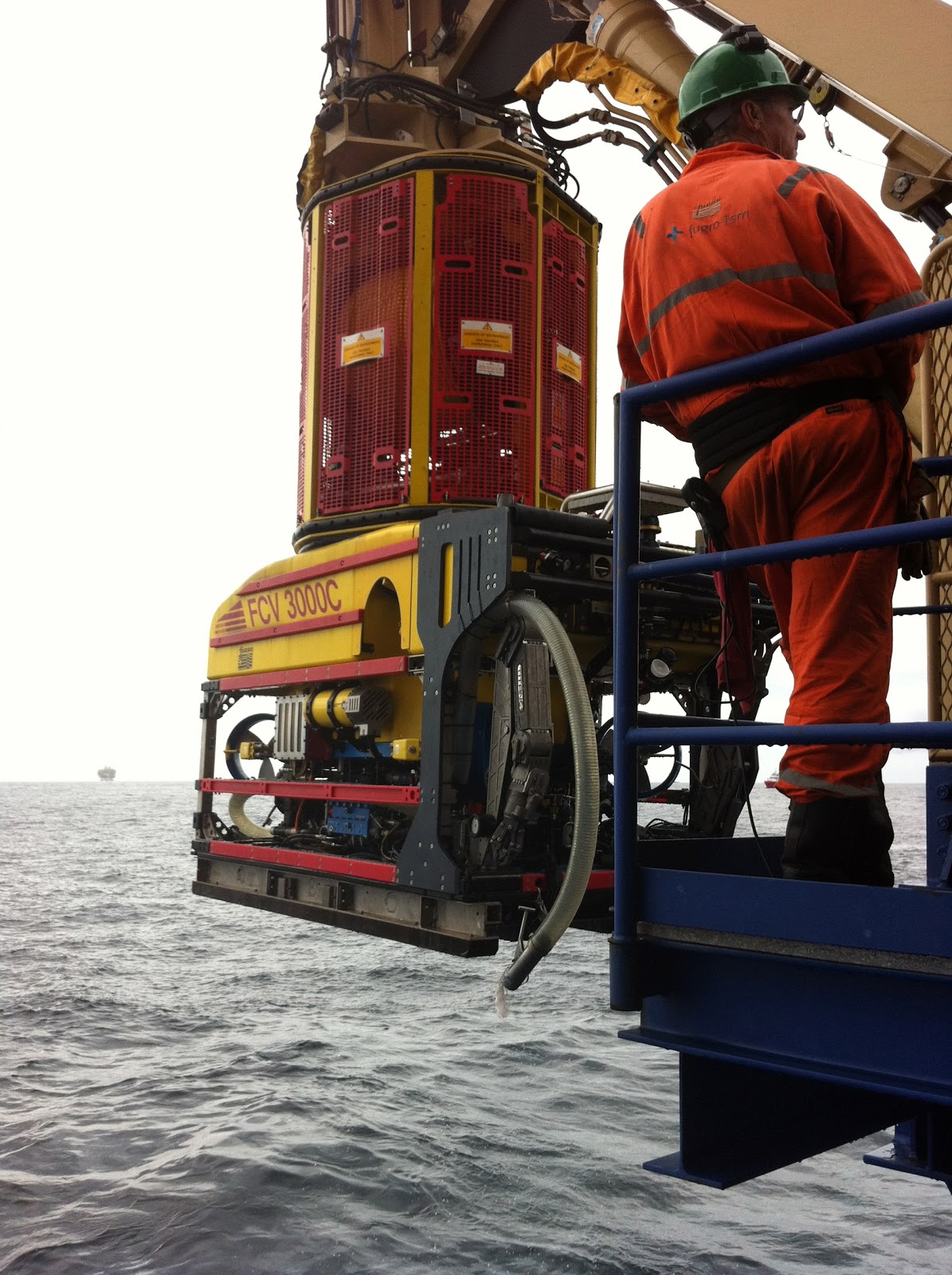 Teh C Kosong: LAUNCHING AND RECOVERY ROV
