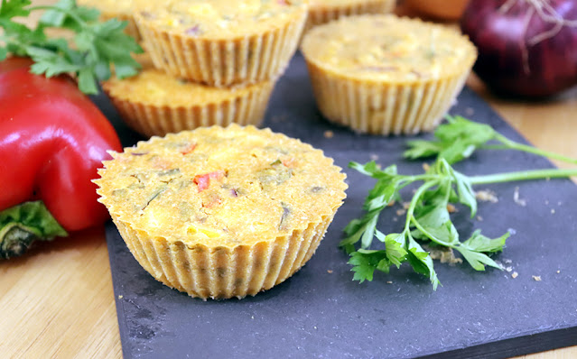 Tortinha de legumes vegana e sem glúten com farinha de grão de bico