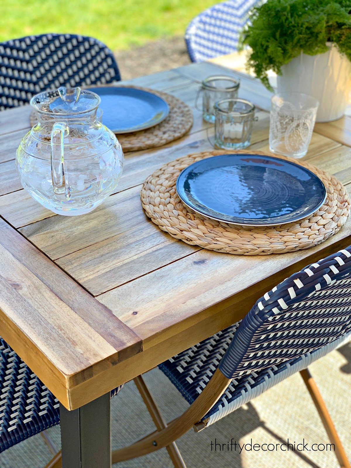 Saving a damaged wood {outdoor} table Thrifty Decor Chick Thrifty