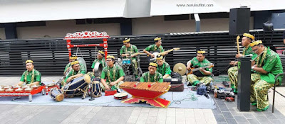 memperingati hari batik nasional di cibis park cibis batik festival pesona batik nusantara nurul sufitri blogger travel culinary lifestyle review pameran event