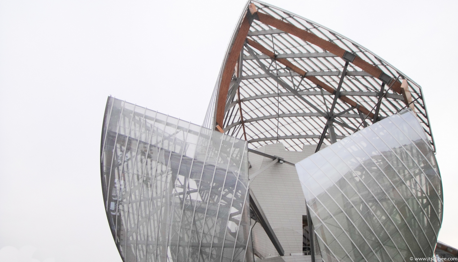 Foundation Louis Vuitton In Paris - Photo by Bianca - www.itsallbee.com Foundation Louis Vuitton In Paris - fondation louis vuitton frank gehry - Tips on Fondation Louis Vuitton Museum Tickets, opening Hours and Metro directions from Paris.