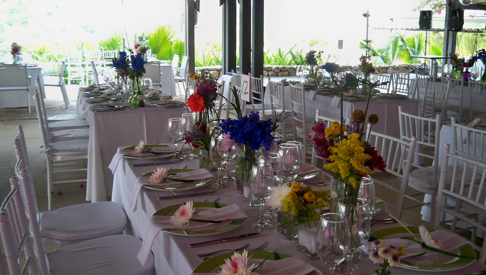 Decoración Floral Aura Rosa Camacho: matrimonio flores tecnicolor