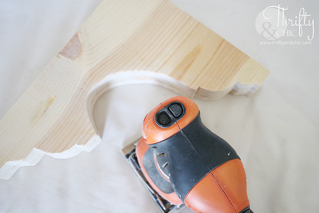 DIY vintage inspired corbel tutorial. DIY corbels. How to make a corbel. Jigsaw and scroll saw home decor projects. DIY home decor. DIY farmhouse decorating ideas.