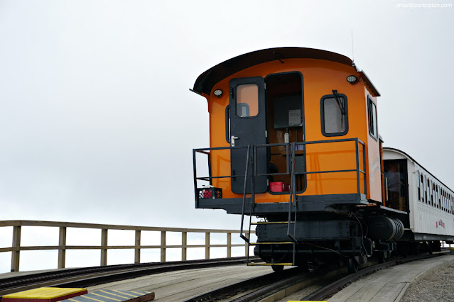 The Mount Washington Cog Railway en la Cima