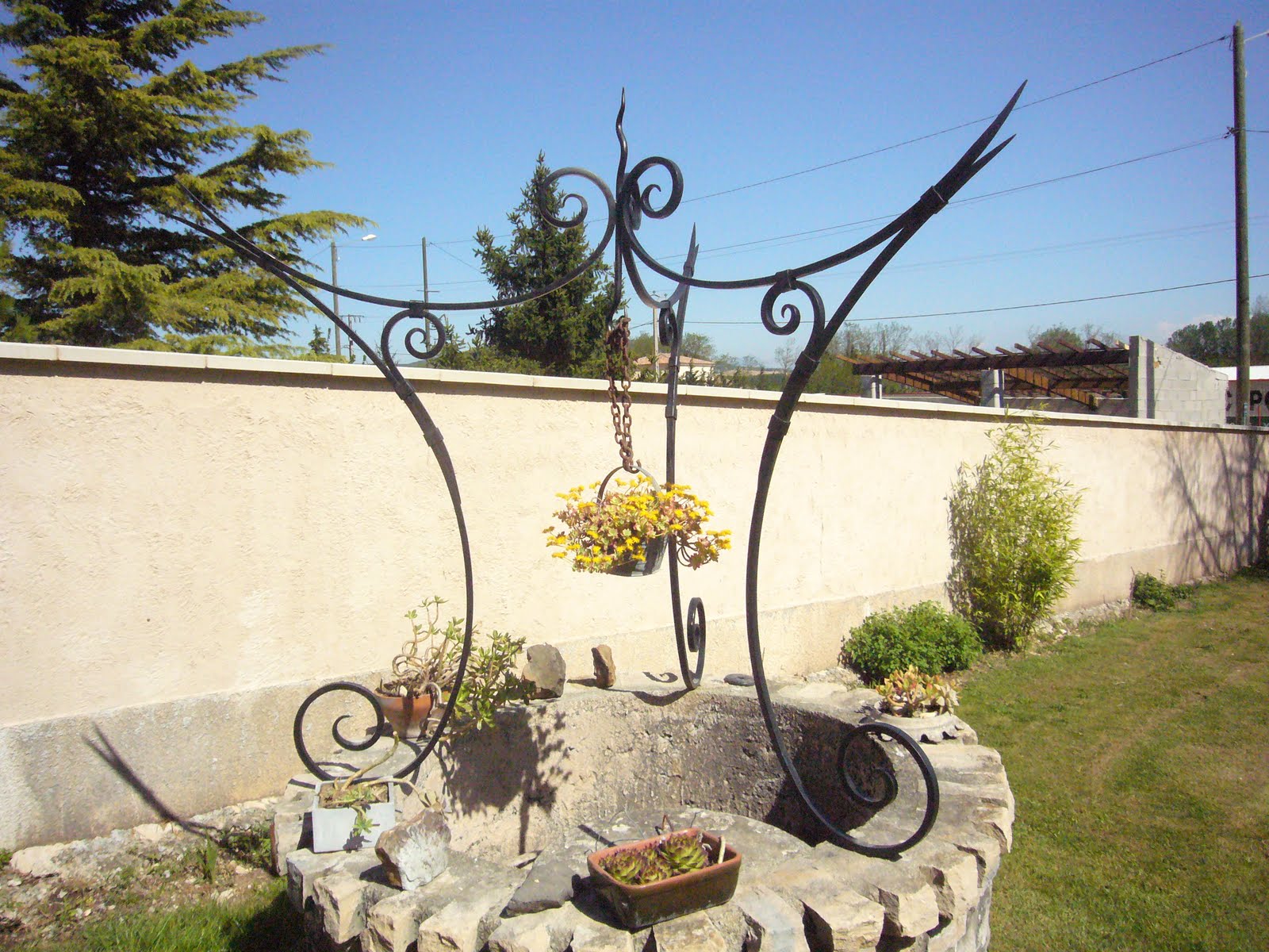 ACHER ,peinture et ferronnerie: potence de puit