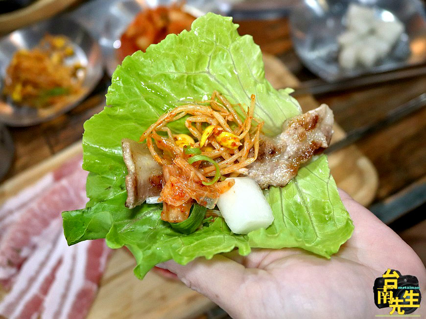 台南韓式烤肉/炭火燒烤就是特別香/韓國人開店口味正統道地/傳統韓國醬料/台灣溫體豬肉/免費招待小菜/不收服務費