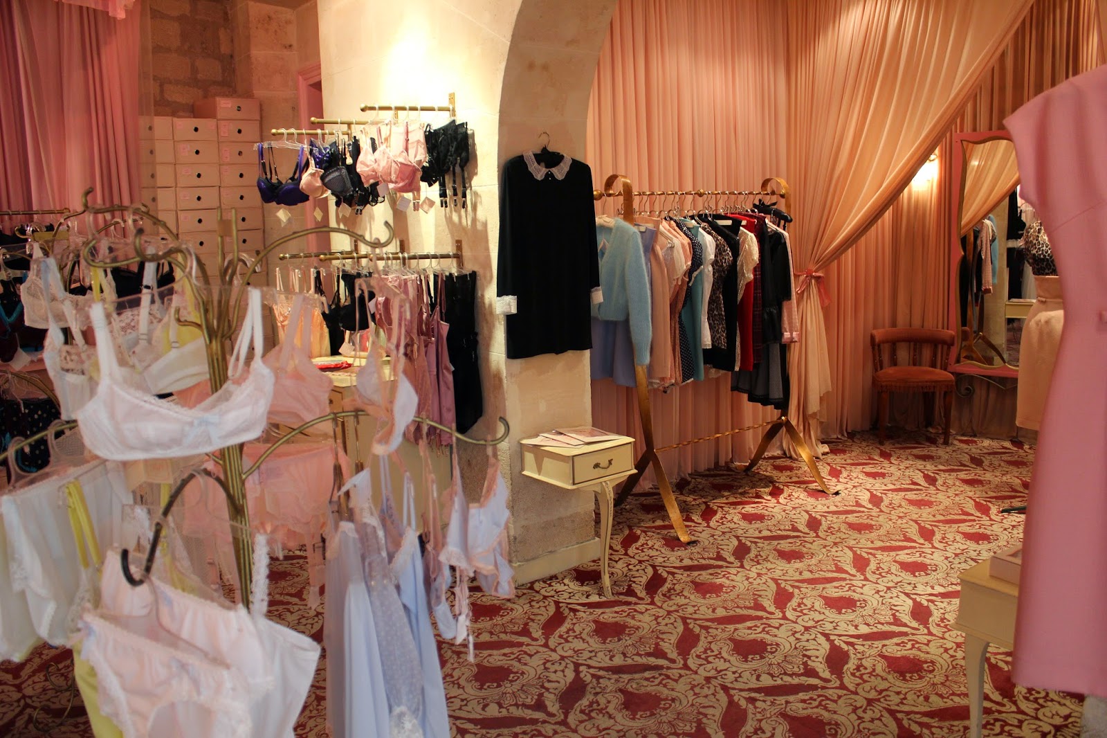 Lingerie coquine : soie ou cuir
