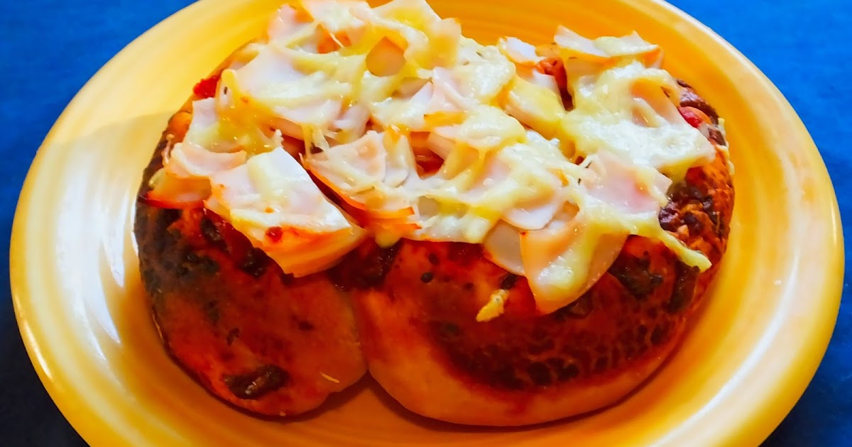 Americana Roots Art Ham & Gouda Cheese Pizza Bun