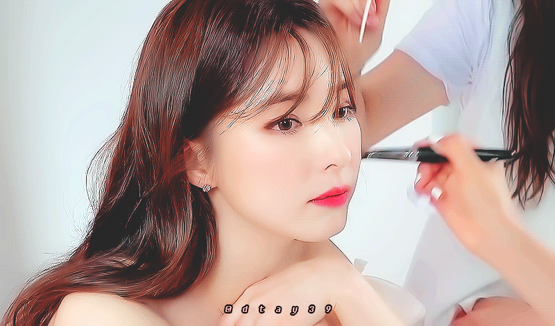 [연예] [움짤]         바닐라코 광고찍는 신세경 미모 ㄷㄷ. -  와이드섬