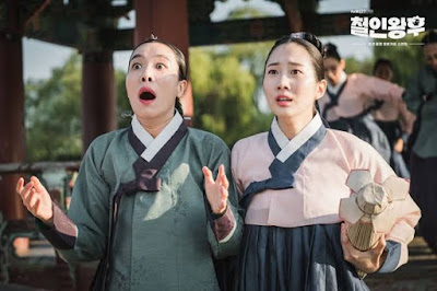 dayang choi dan hong yeon yang selalu menemani ratu