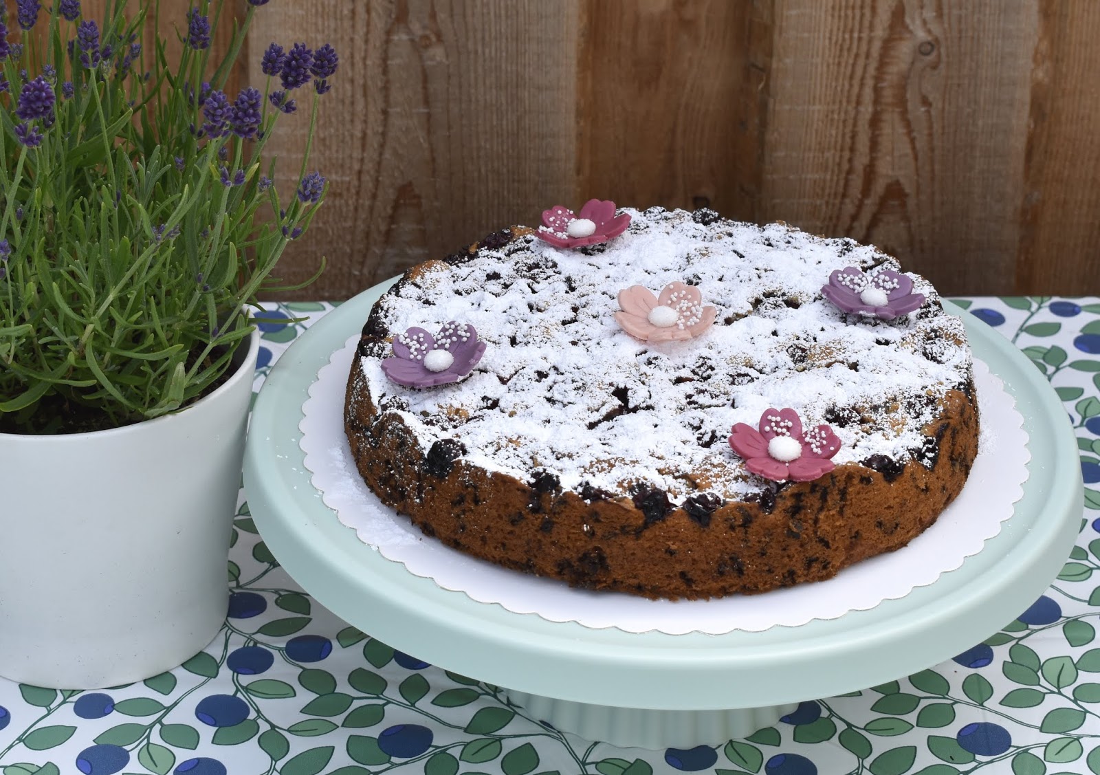 Einfacher Rührkuchen mit Kirschen und Schokostreuseln | ♥ Zuckersüße ...