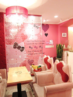 Hello Kitty cafe seating