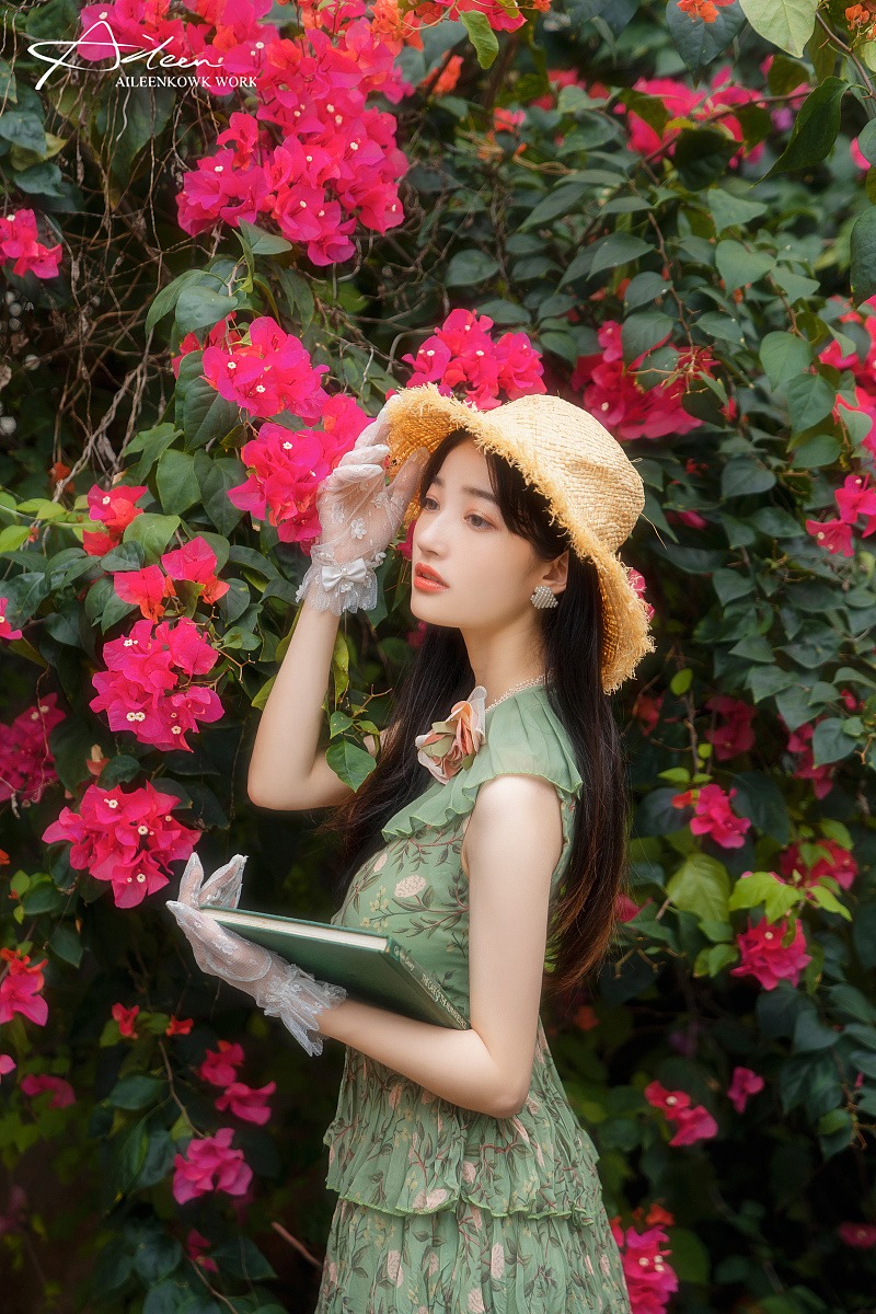 Image-Chinese-Cute-Girl-Young-Girl-under-flower-frame-TruePic.net