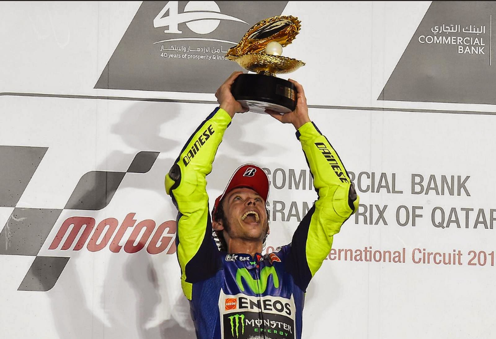 http://www.paddockrider.com/2015/03/rossi-se-hace-con-la-victoria-en-qatar.html