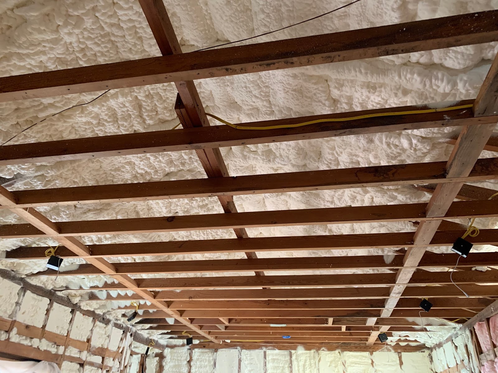 Insulation Spray Foam Ceilings (6" R21) and Walls (3.5" R13