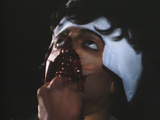Gore face lifting in Creature (1985)