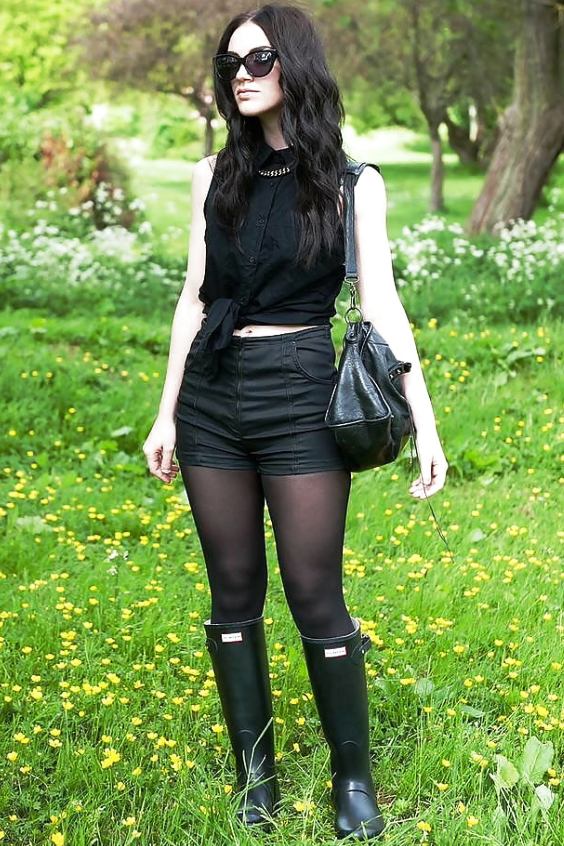 The girl in the closet Fashion ideas to wear rain boots