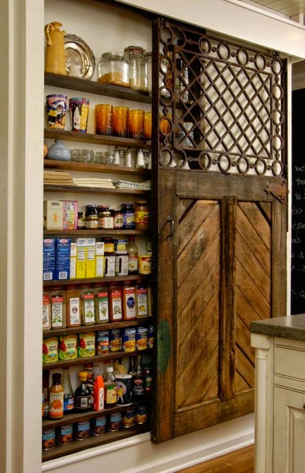 Reuse your old doors – cool decorations and DIY furniture