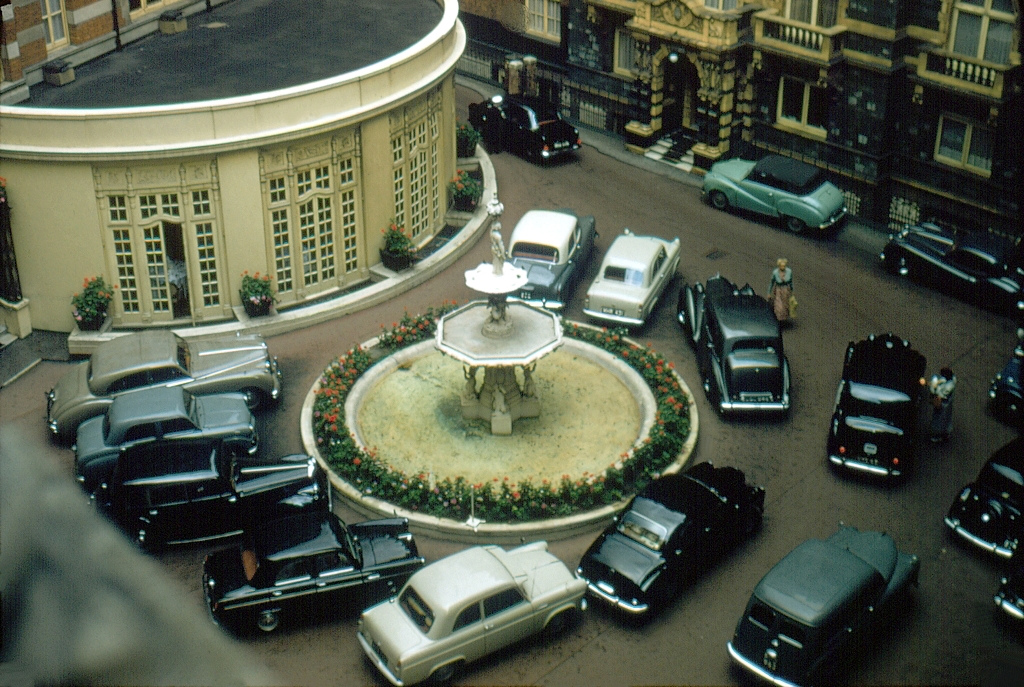 Classic+Cars+on+London%2527s+Streets+in+