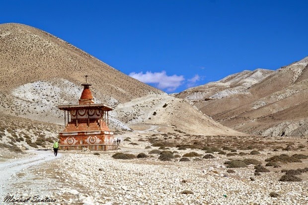 In cammino verso Lo Manthang, chorten In cammino verso Lo Manthang, chorten